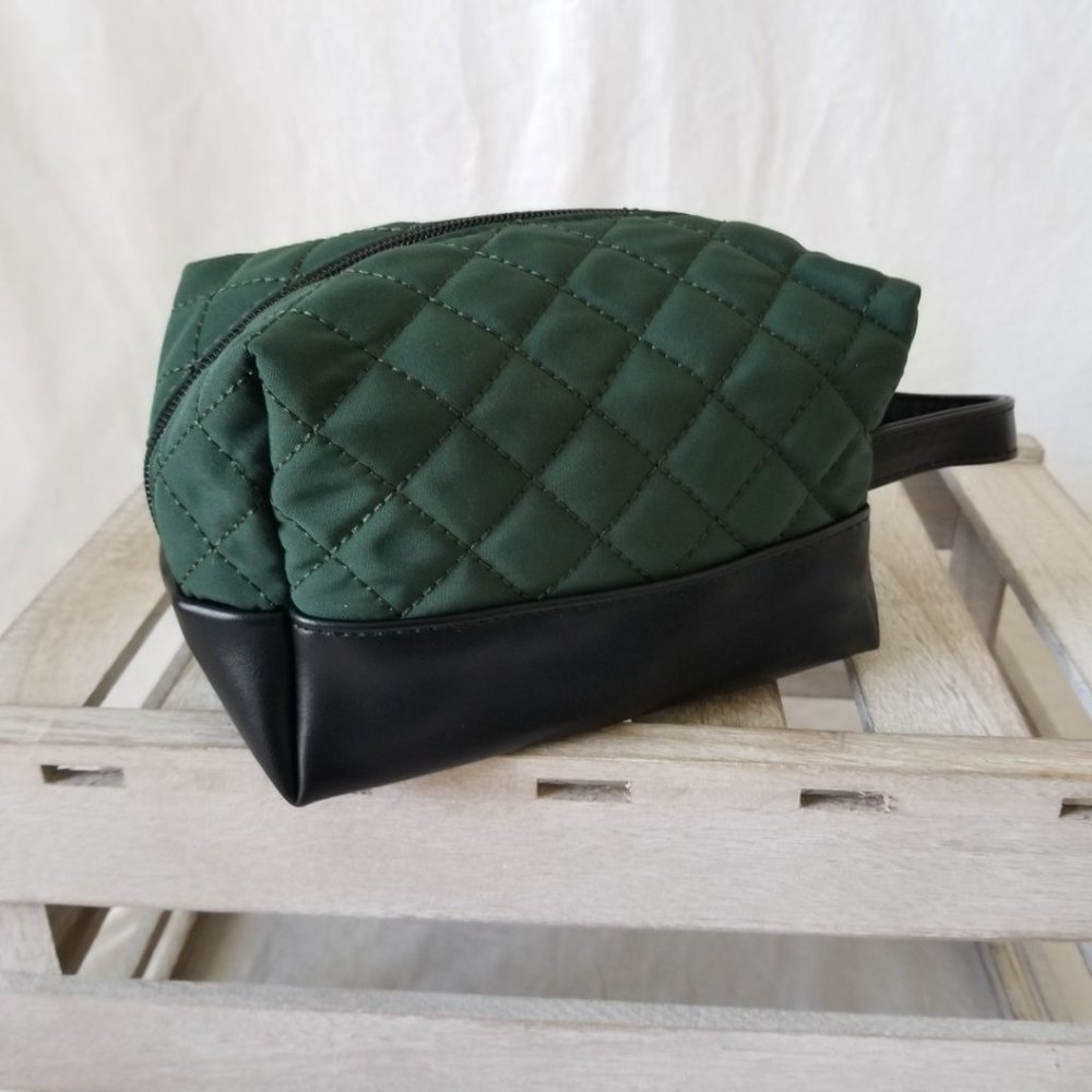 NEW! Two Cosmetics Makeup Accessory Travel Pouches w/Quilted Pattern - Picture 4 of 13